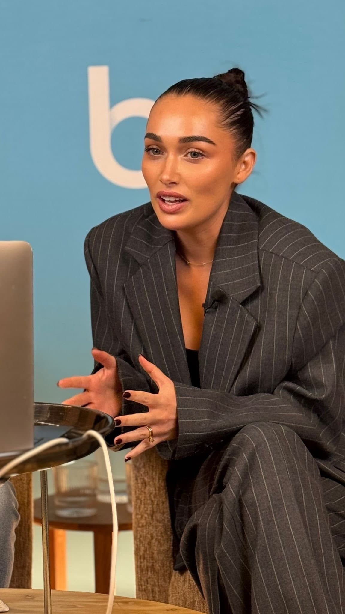 Raquel Bouris behind the scenes